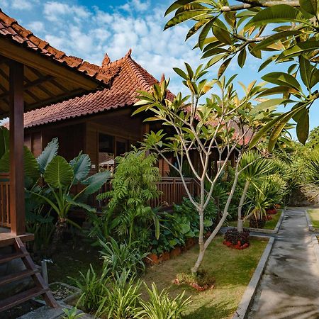 Отель Karang Mas Lembongan Экстерьер фото