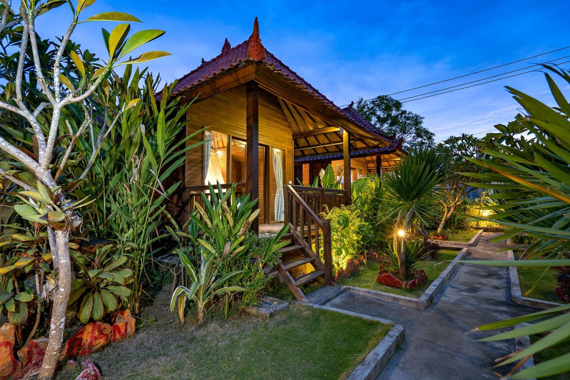 Отель Karang Mas Lembongan Экстерьер фото