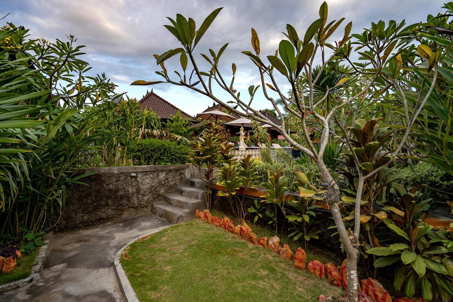 Отель Karang Mas Lembongan Экстерьер фото