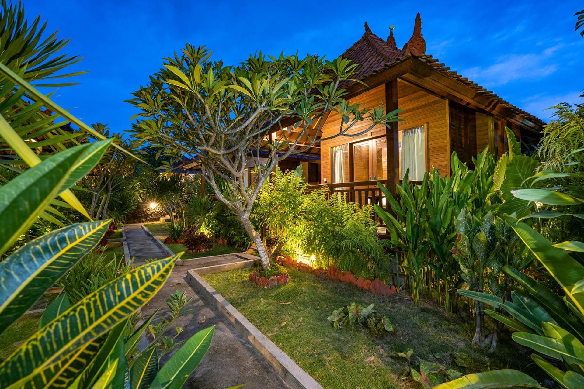 Отель Karang Mas Lembongan Экстерьер фото