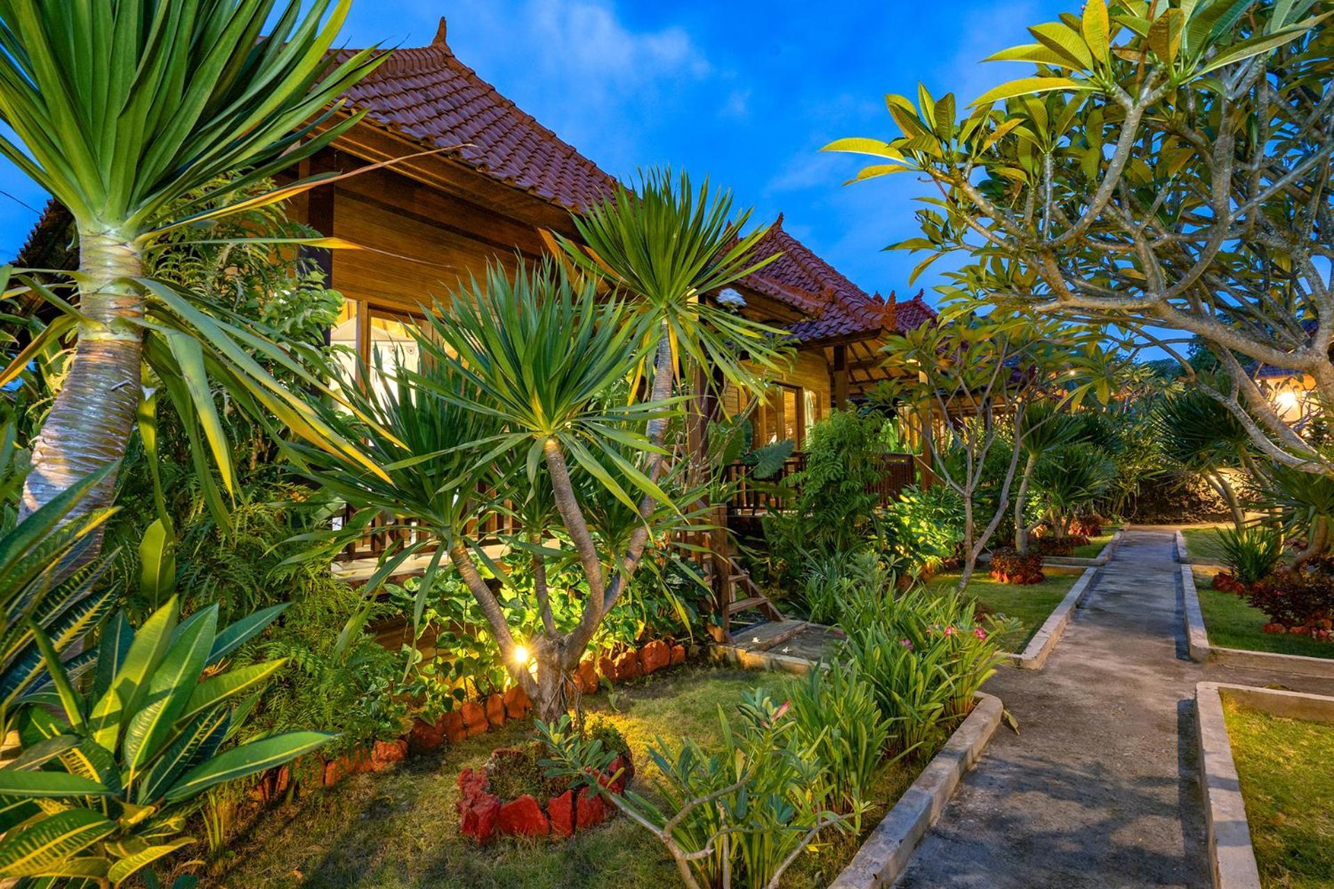 Отель Karang Mas Lembongan Экстерьер фото