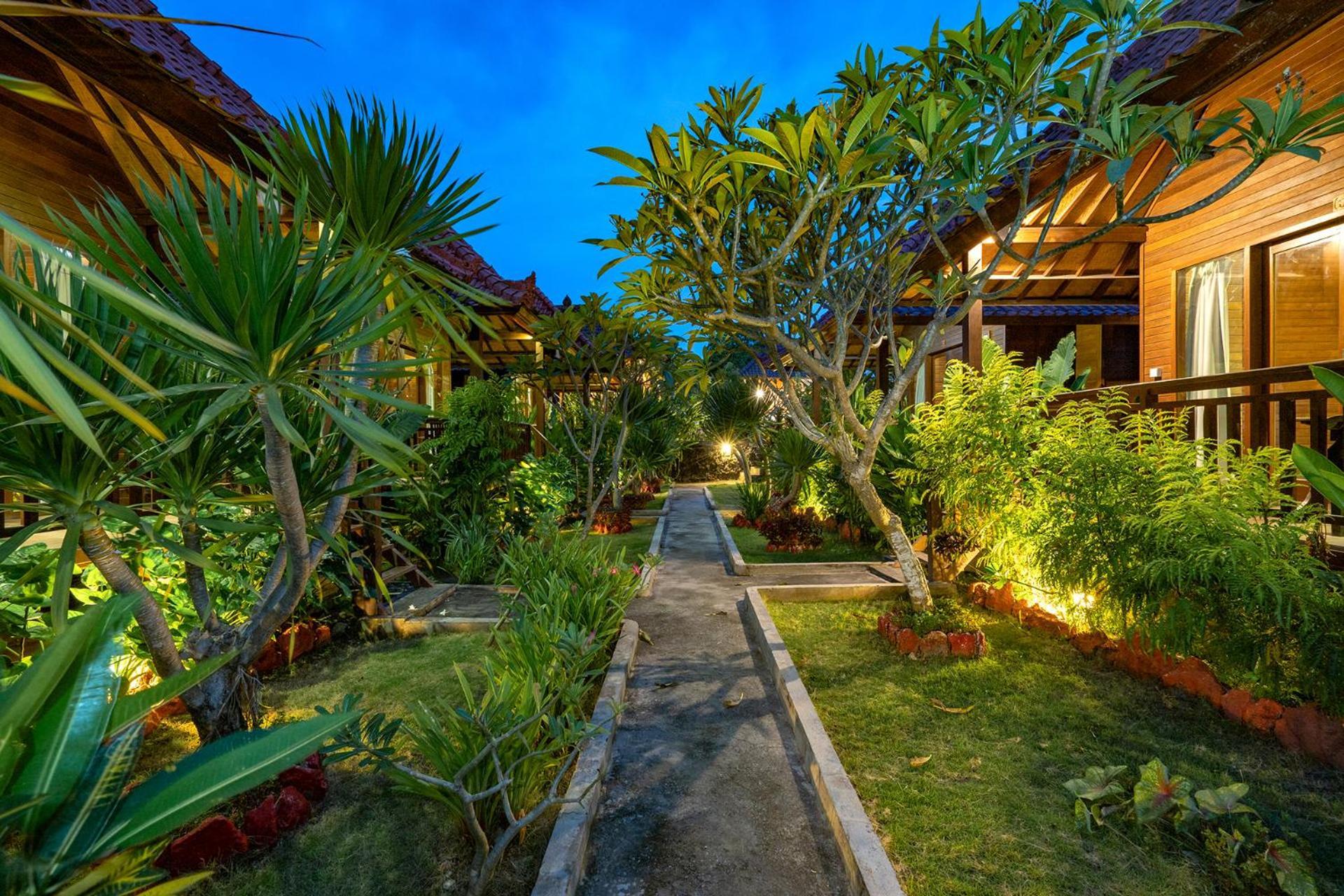 Отель Karang Mas Lembongan Экстерьер фото