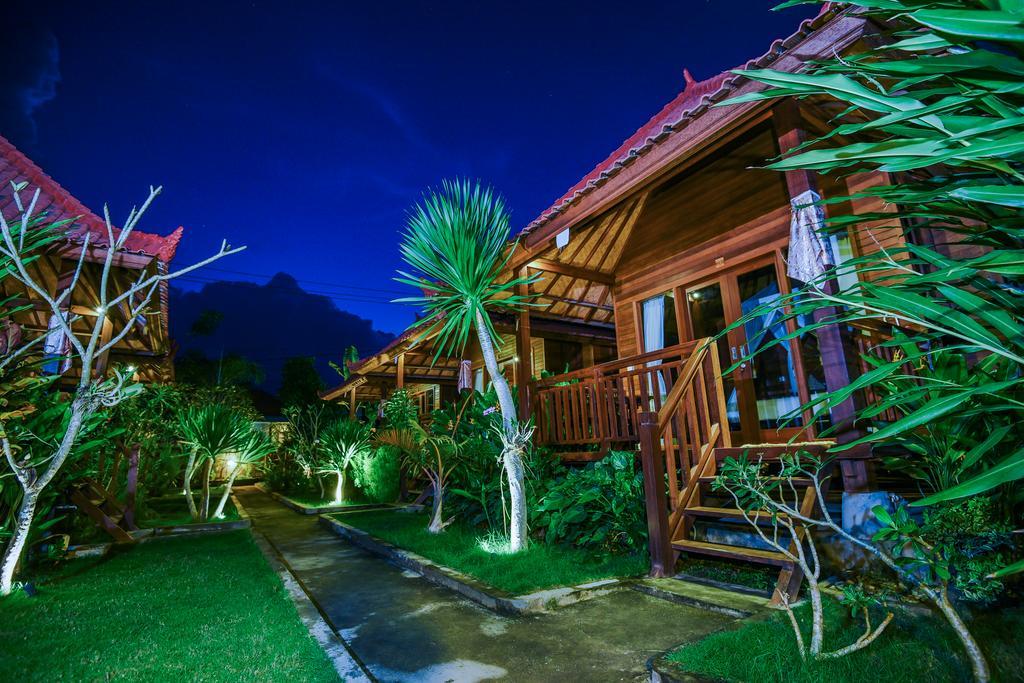 Отель Karang Mas Lembongan Экстерьер фото