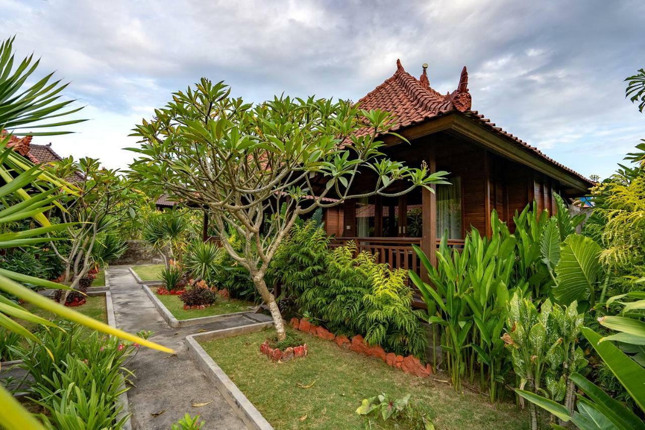 Отель Karang Mas Lembongan Экстерьер фото