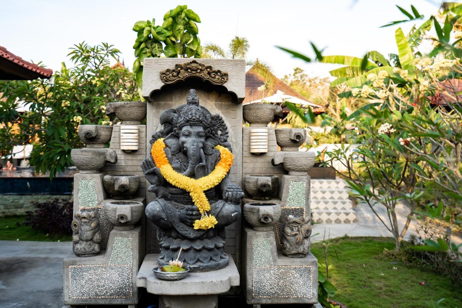 Отель Karang Mas Lembongan Экстерьер фото